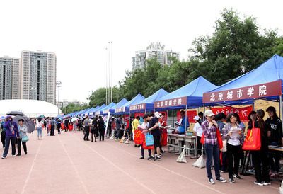 首都經(jīng)濟(jì)貿(mào)易大學(xué) 智庫(kù)賦能，打造經(jīng)濟(jì)貿(mào)易咨詢(xún)新高地